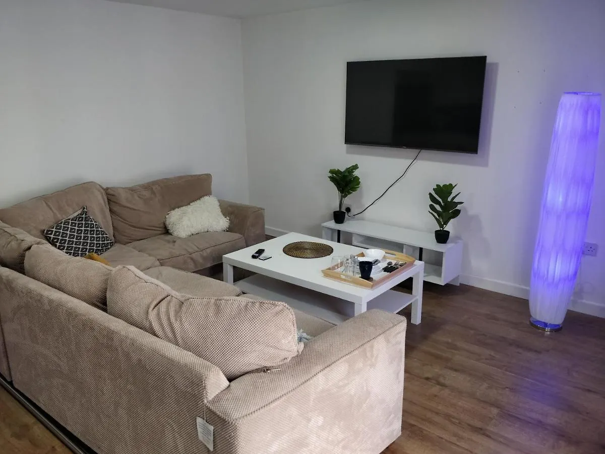 فندق كارديففي  The Coach House بيت ضيافة